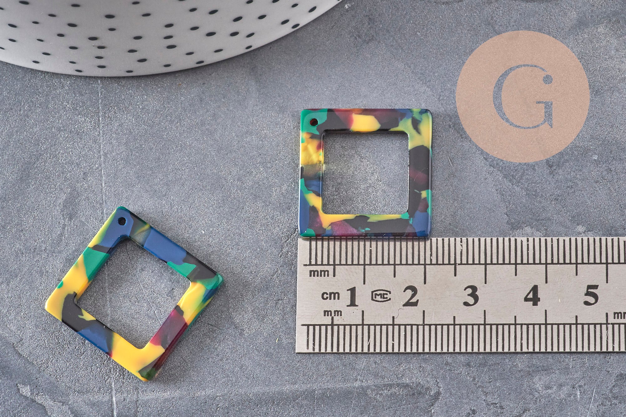Pendentif carre coloré acetate 30.5mm,connecteur plastique, x5 (G0225)
