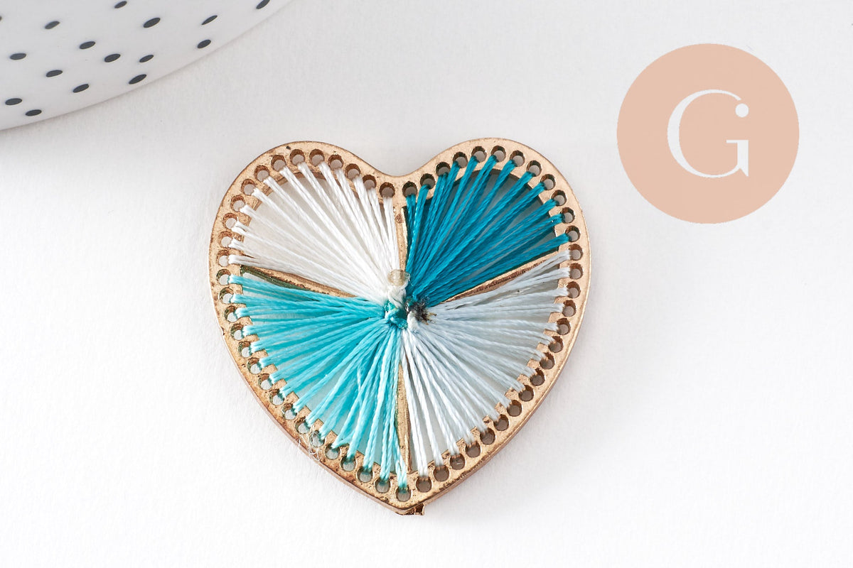 Pendentif coeur zamac doré tissé fil multicolore 26.5mm, x1 (G5843)