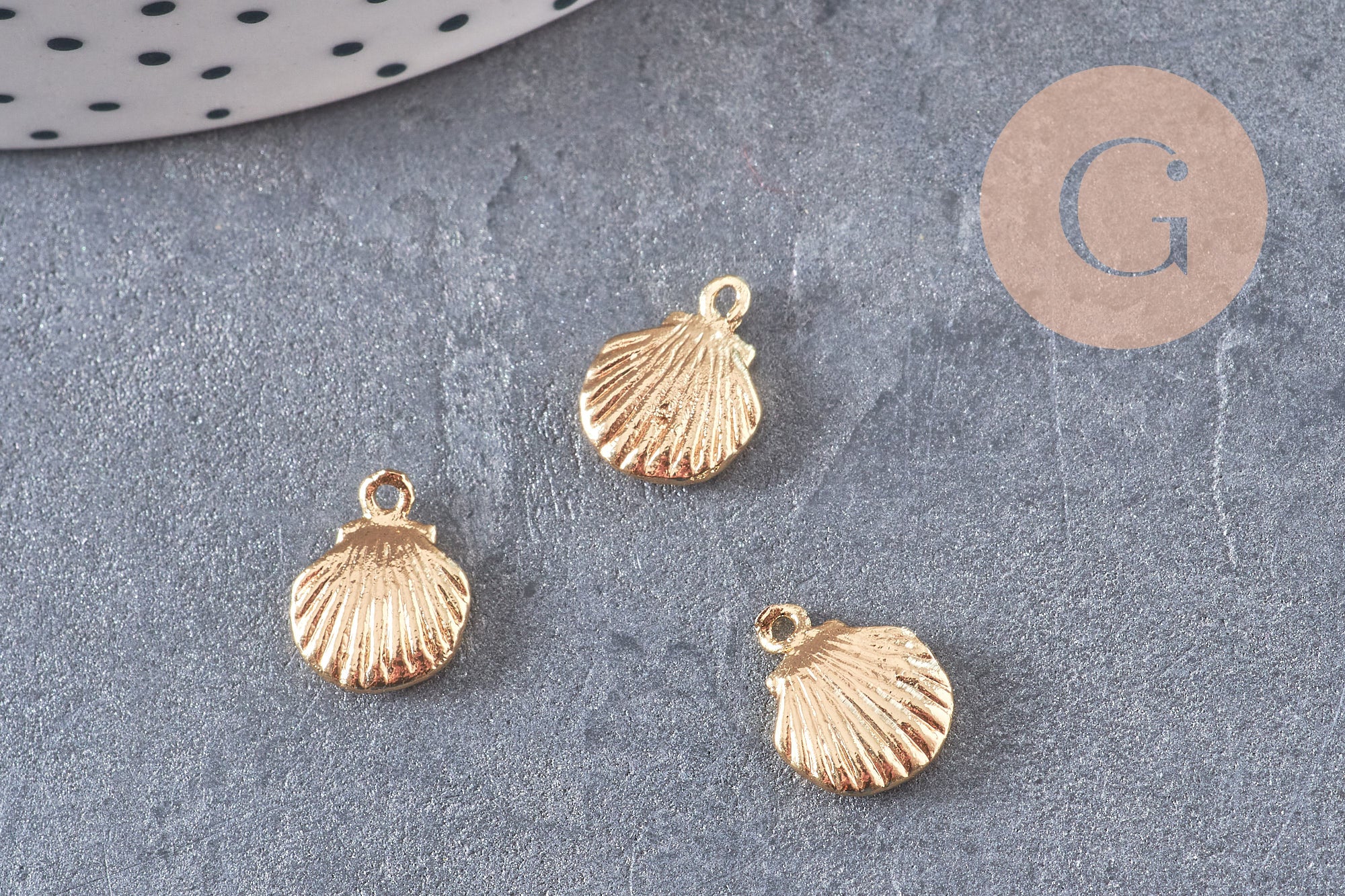 Pendentif coquillage doré 18K, coquillage doré,dorure 18 carats,pendentif doré,coquillage or,création bijoux, 11mm x2 (G3559)