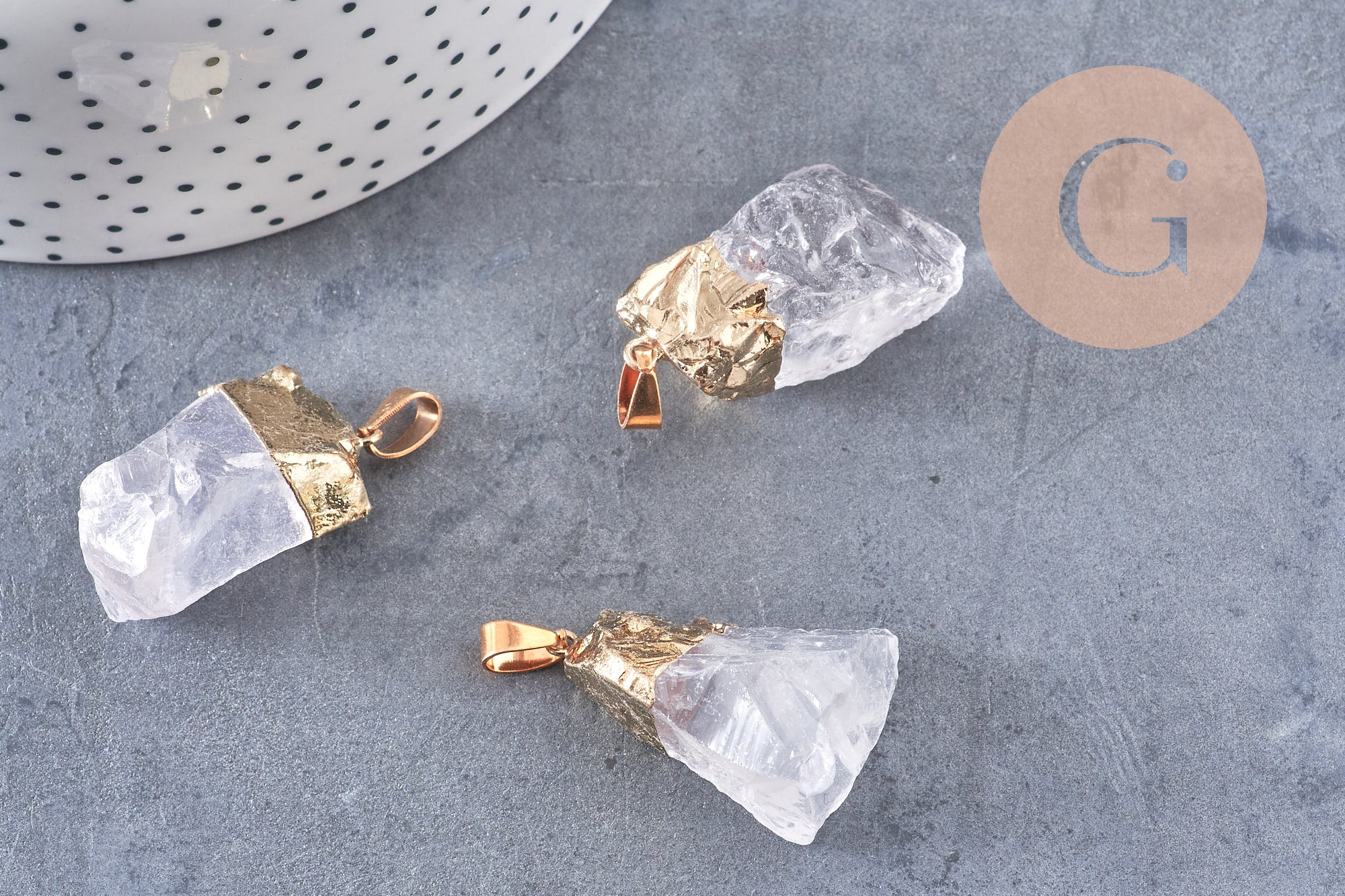 Pendentif cristal quartz blanc fer doré, pierre brute naturelle création bijoux, x1 (G0838)