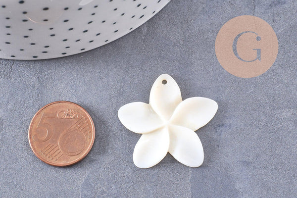 Pendentif fleur à pétales nacre blanche naturelle 31-34.5mm, x2 (G10226)