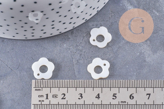 Pendentif fleur nacre blanche naturelle 13.5mm, x2 (G10087)