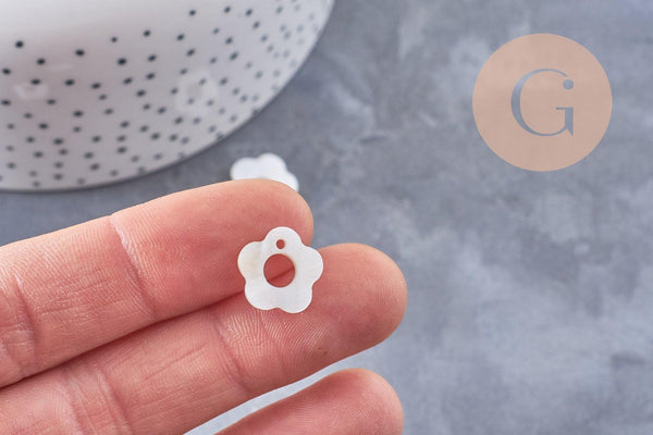 Pendentif fleur nacre blanche naturelle 13.5mm, x2 (G10087)