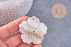 Pendentif fleur nacre blanche naturelle 48mm, x2 (G10227)
