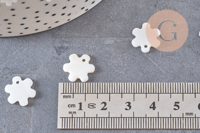 Pendentif fleur nacre blanche naturelle, perle fleur,nacre naturelle,coquillage blanc,13mm, x10 G1060