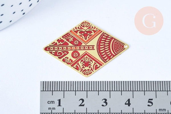 Pendentif losange gravé laiton doré email rouge 38.5mm, x1 (G6693)