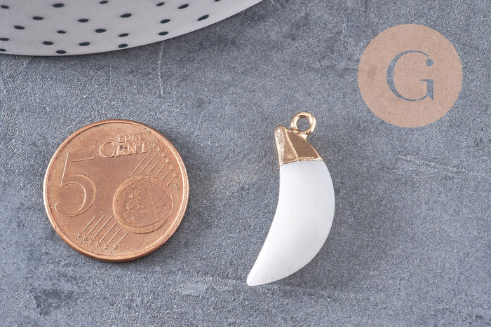 Pendentif lune jade howlite laiton doré 26mm, x1 (G1450)