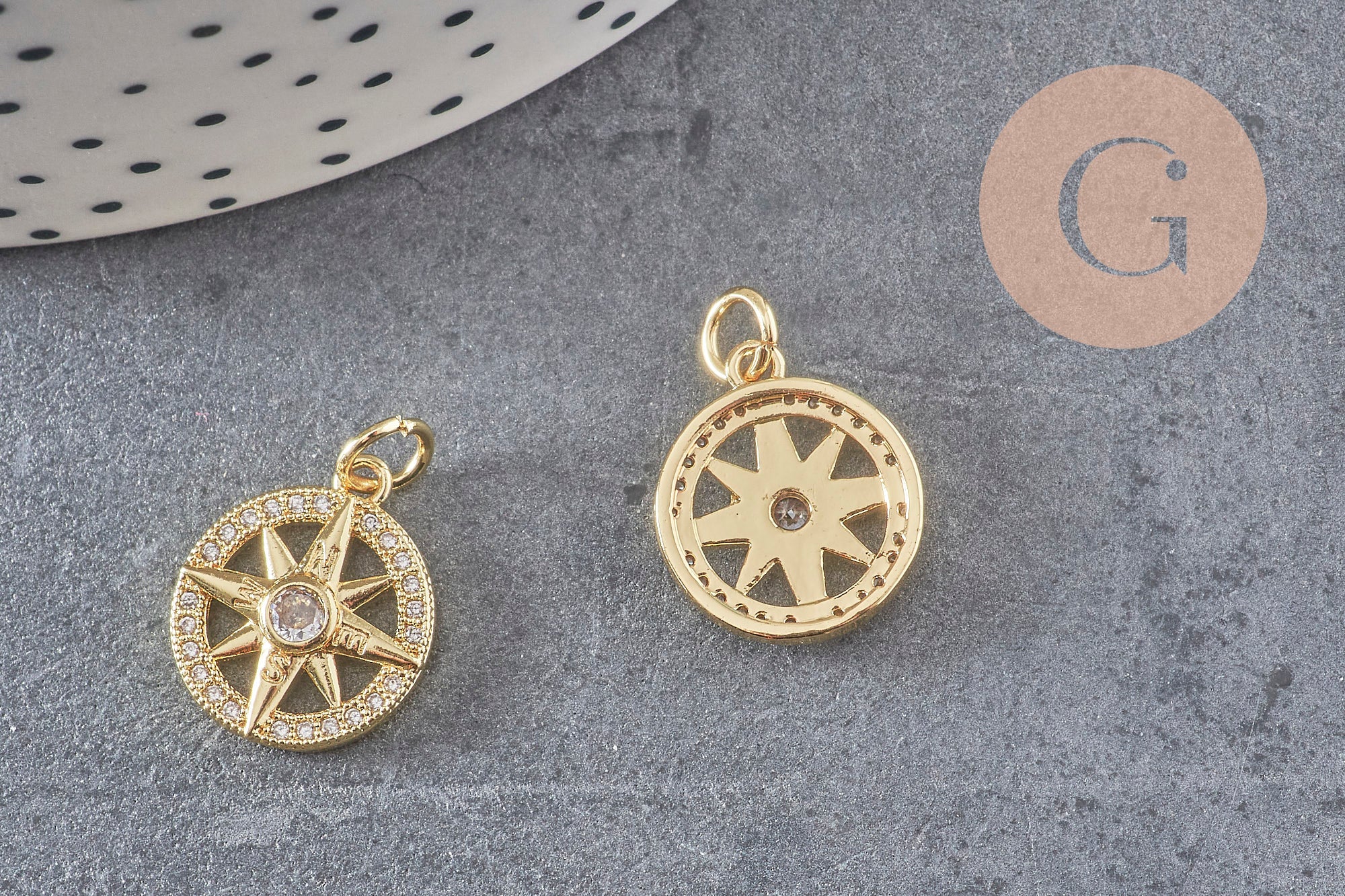 Pendentif médaille ronde boussolle étoile laiton doré 18K zircons 16mm, x1 (G3586)