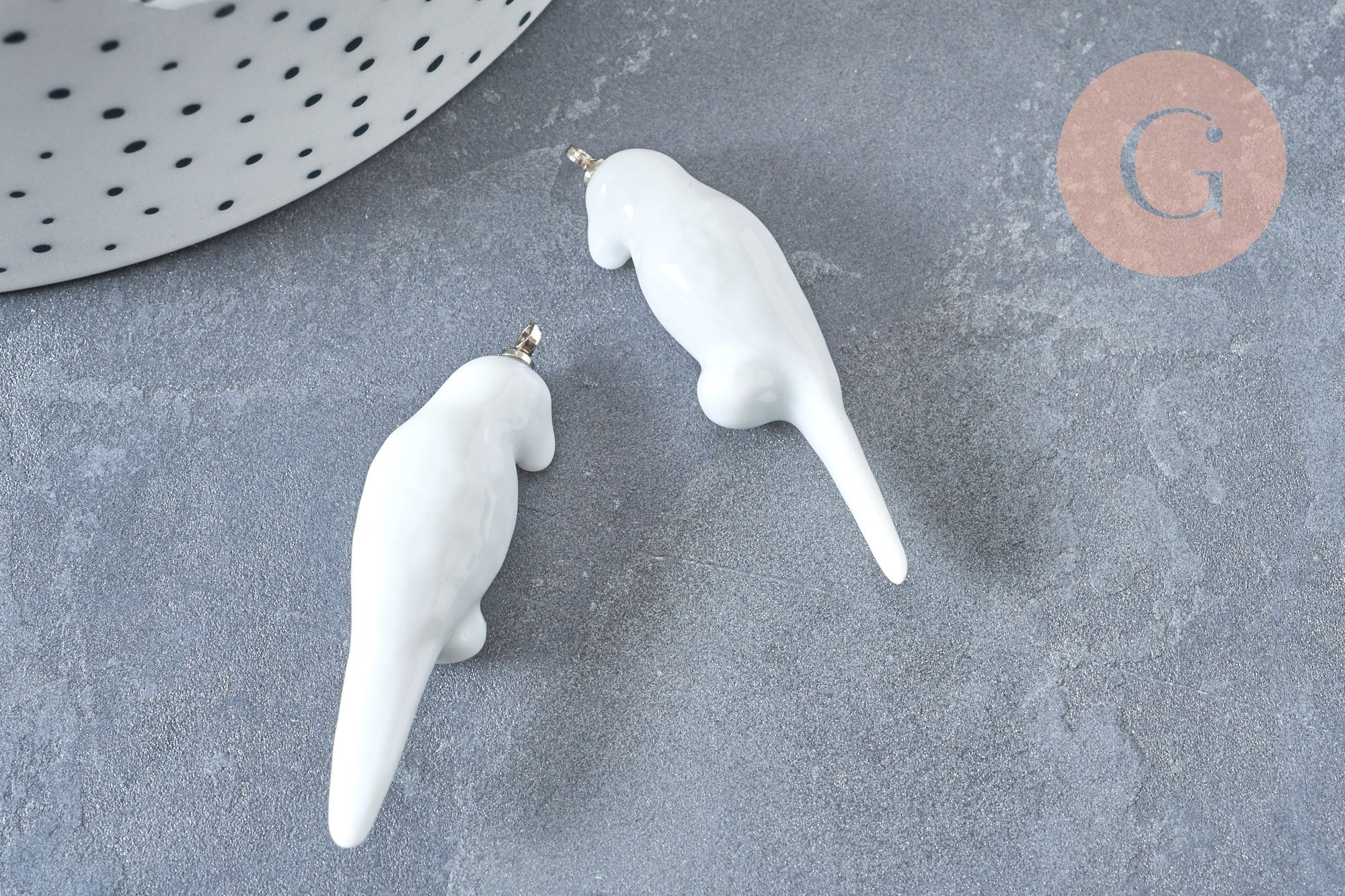 Pendentif perroquet porcelaine blanc laiton argenté 44mm, pendentif pour fabrication bijoux, x1 (G7303)