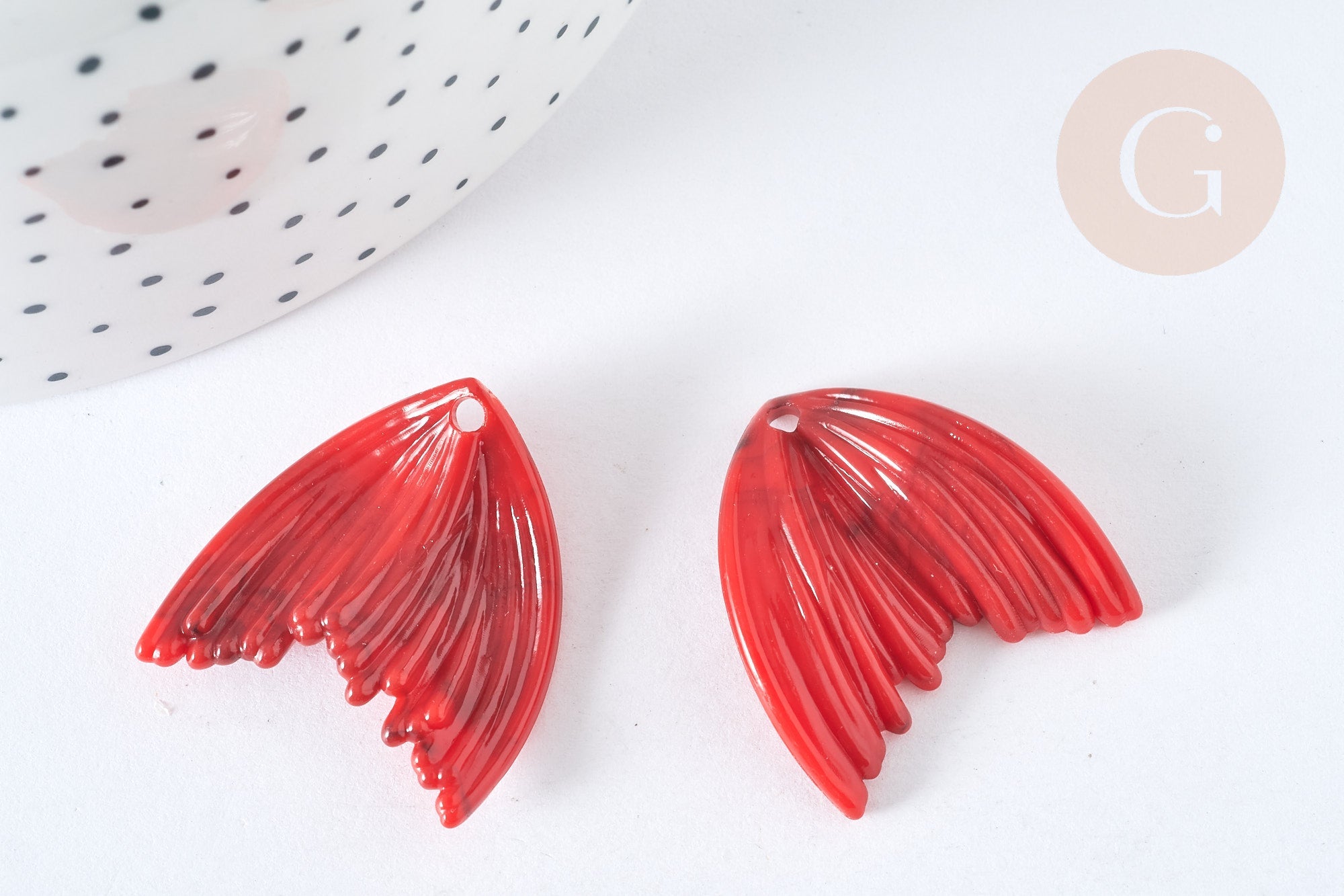 Pendentif queue de poisson acrylique rouge foncé 27mm, x2 (G7280)