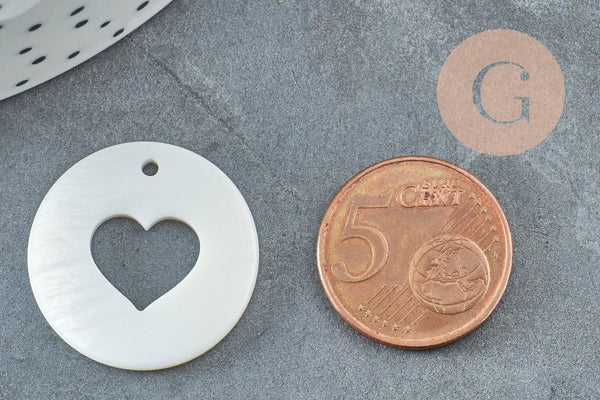 Pendentif rond coeur nacre blanche naturelle 25mm, x2 (G2187)