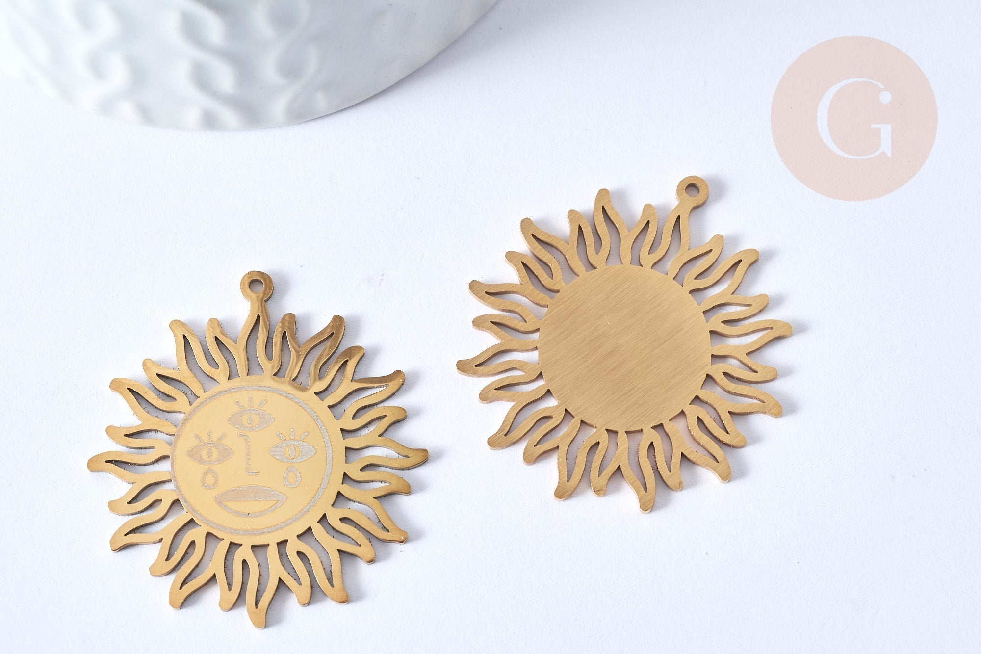 Pendentif soleil mystique acier 201 inoxydable dore 37.5mm, x1 (G5684)
