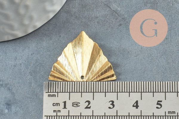 Pendentif triangle éventail plié laiton brut texturé 29x22mm, un Pendentif doré en laiton brut, X2 (G3221)