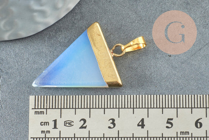 Pendentif triangle opalite blanche laiton doré 33mm, x1 (G5176)