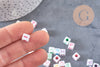Perle carré Lettre Alphabet plastique blanc lettre multicolore,création bracelet,6mm, x10Gr (G3799)