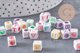 Perle carré Lettre Alphabet plastique blanc lettre multicolore,création bracelet,6mm, x10Gr (G3799)