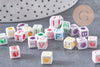 Perle carré Lettre Alphabet plastique blanc lettre multicolore,création bracelet,6mm, x10Gr (G3799)