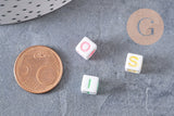Perle carré Lettre Alphabet plastique blanc lettre multicolore,création bracelet,6mm, x10Gr (G3799)