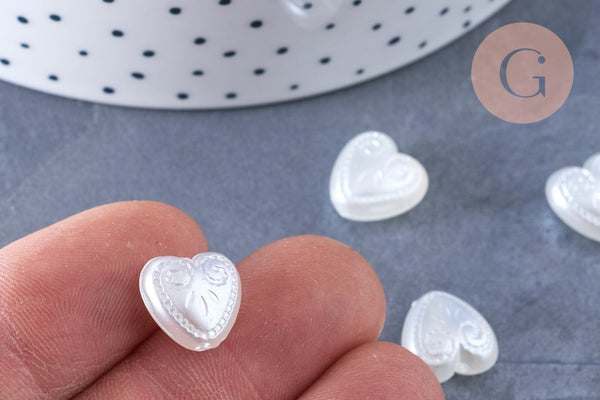 Perle coeur gravé plastique blanc nacré 11.5mm , perle plastique blanc nacré,x 10 perles G6437