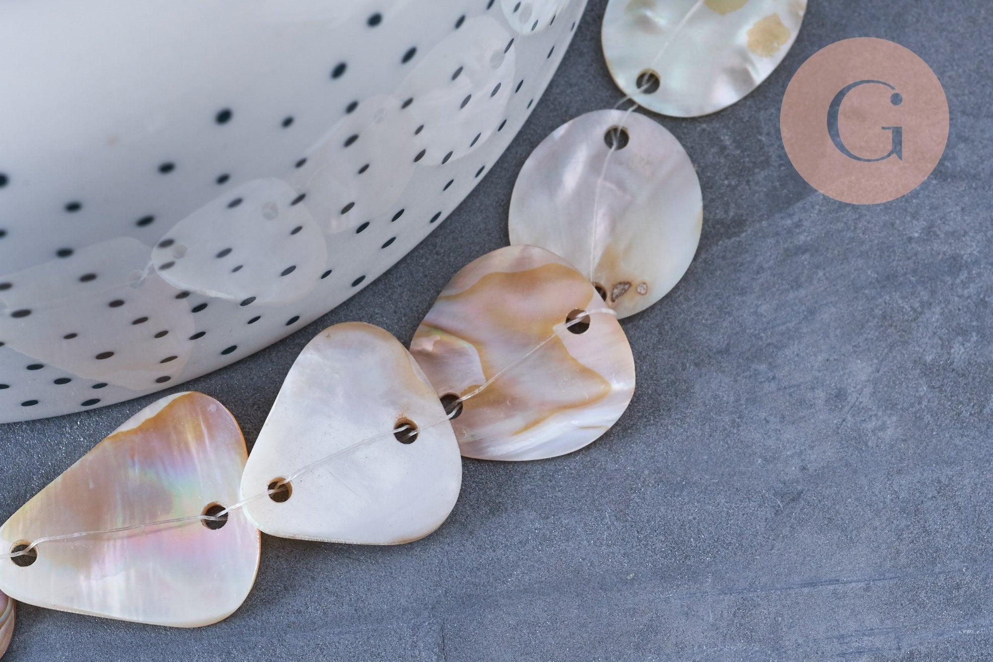 Perle connecteur ovale nacre beige naturelle nacre 20-35mm, x5 (G6596)
