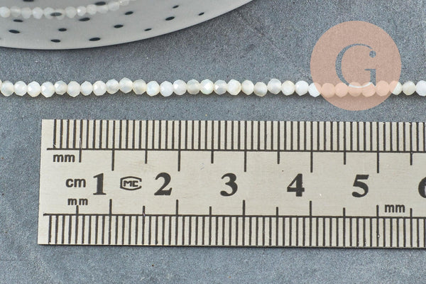 Perle nacre blanche naturelle ronde facettée 2mm, x1 fil de 40cm (G5623)