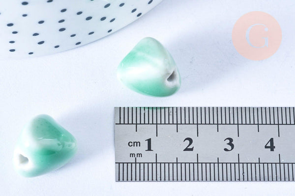 Perle porcelaine triangle verte 15mm, x10 (G5389)