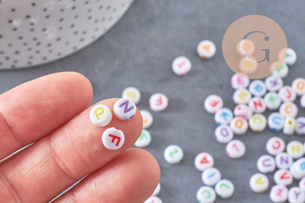 Perle ronde Lettre Alphabet plastique blanc lettre colorée, x 10Gr (G4091)