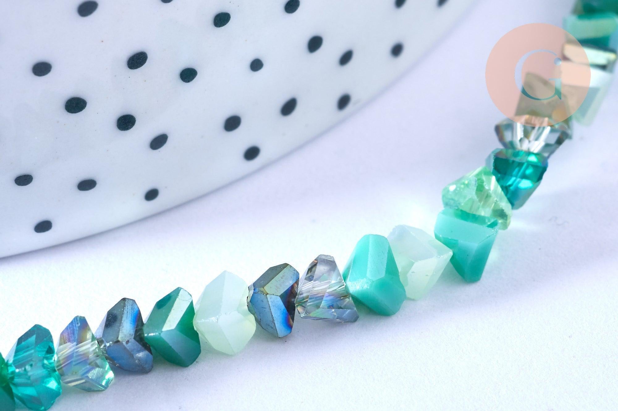 Perle triangle cristal bleu 6x3.5mm, perles bijoux, perle triangle cristal ,Perle verre facette, fil de 33cm, X1 (G6678)