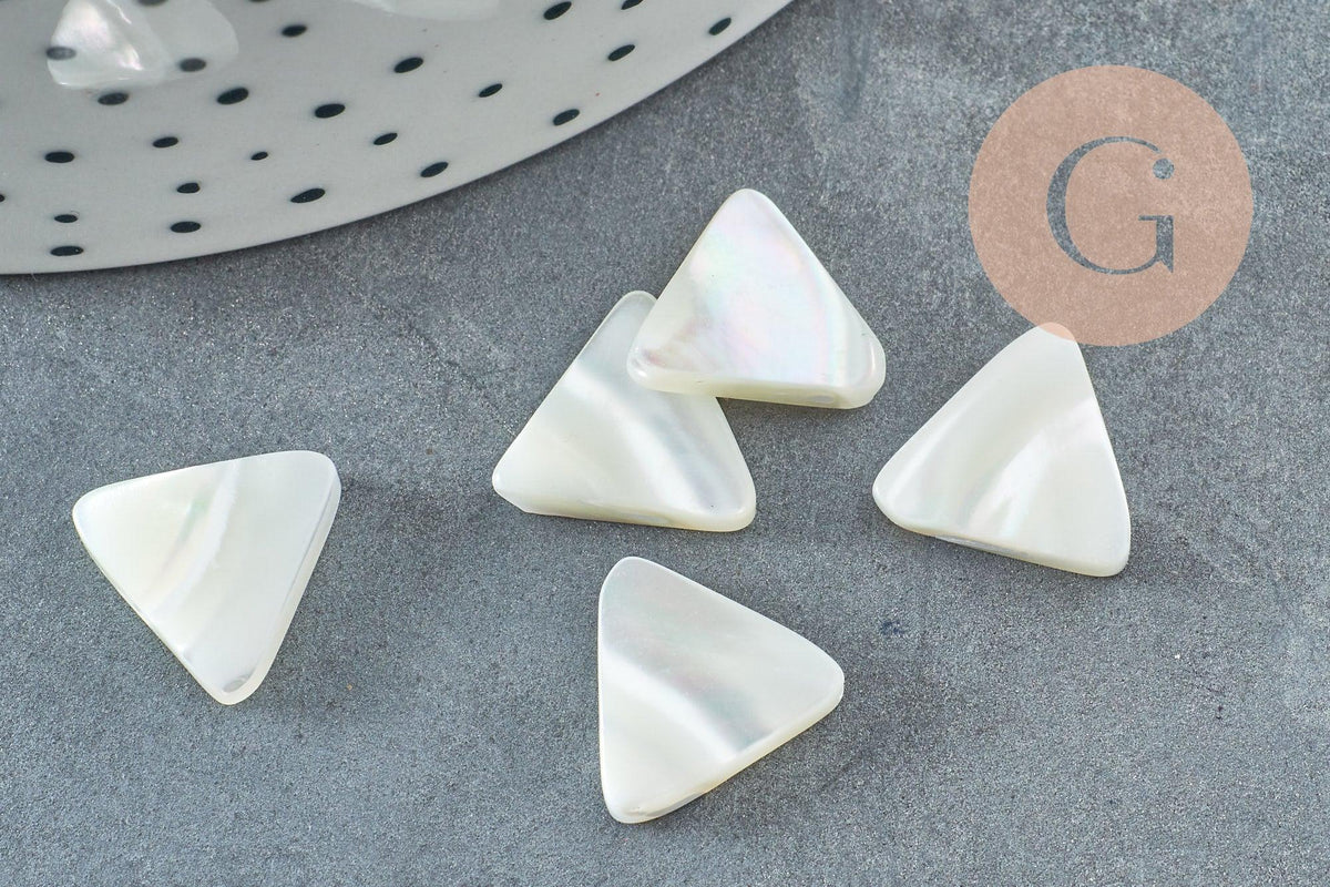 Perle triangle nacre blanche naturelle ,pendentif triangle nacre, bijou nacre 12mm, x10 (G2186)