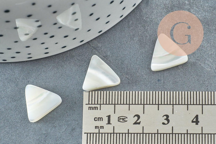 Perle triangle nacre blanche naturelle ,pendentif triangle nacre, bijou nacre 12mm, x10 (G2186)