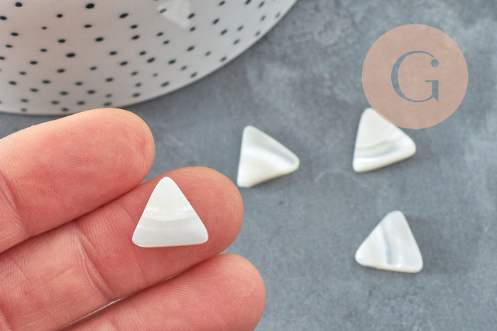Perle triangle nacre blanche naturelle ,pendentif triangle nacre, bijou nacre 12mm, x10 (G2186)