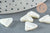 Perle triangle nacre blanche naturelle ,pendentif triangle nacre, bijou nacre 12mm, x10 (G2186)