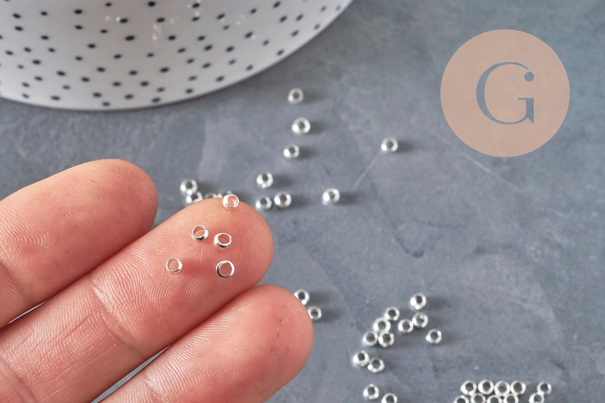 Cuentas aplastables de latón plateado 3x2mm, x2 Gramos (G11269)