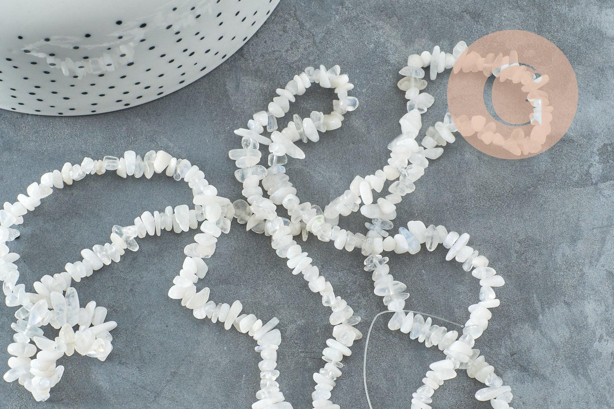 Perles nugget pierre de lune naturelle 3-13mm, x1 fil de 85cm (G2130)