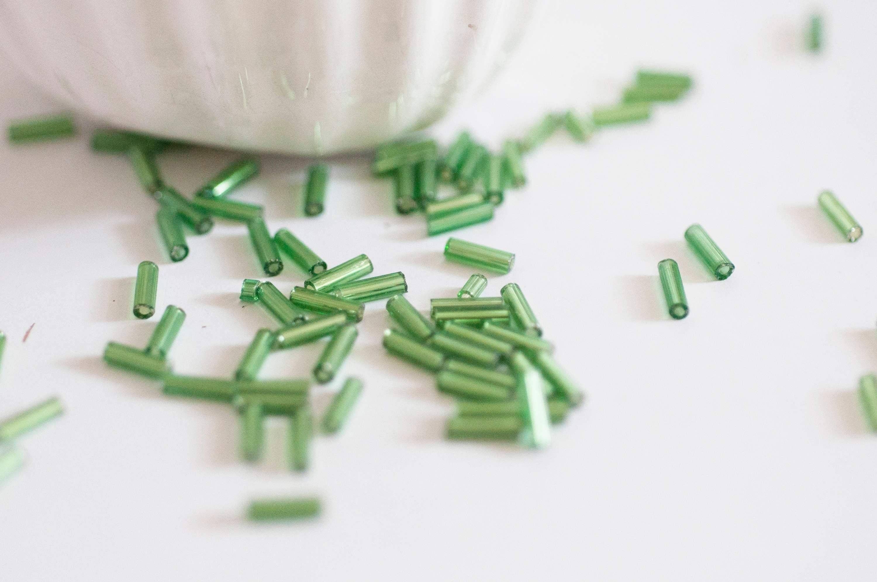 Perles rocaille Tube vert,perles rocaille vert, perles vert métallisé, long tube,6mm x 2mm, x 5gr G2691