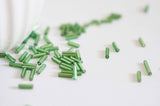 Perles rocaille Tube vert,perles rocaille vert, perles vert métallisé, long tube,6mm x 2mm, x 5gr G2691