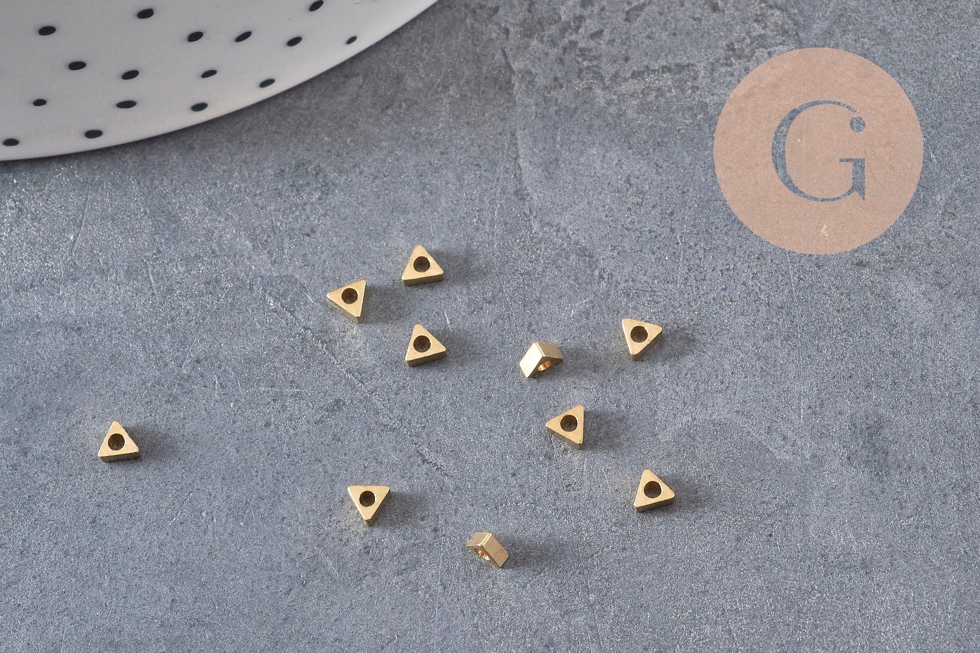 Cuentas triangulares separadoras de latón crudo chapado en oro de 3mm x10 VÁLIDO