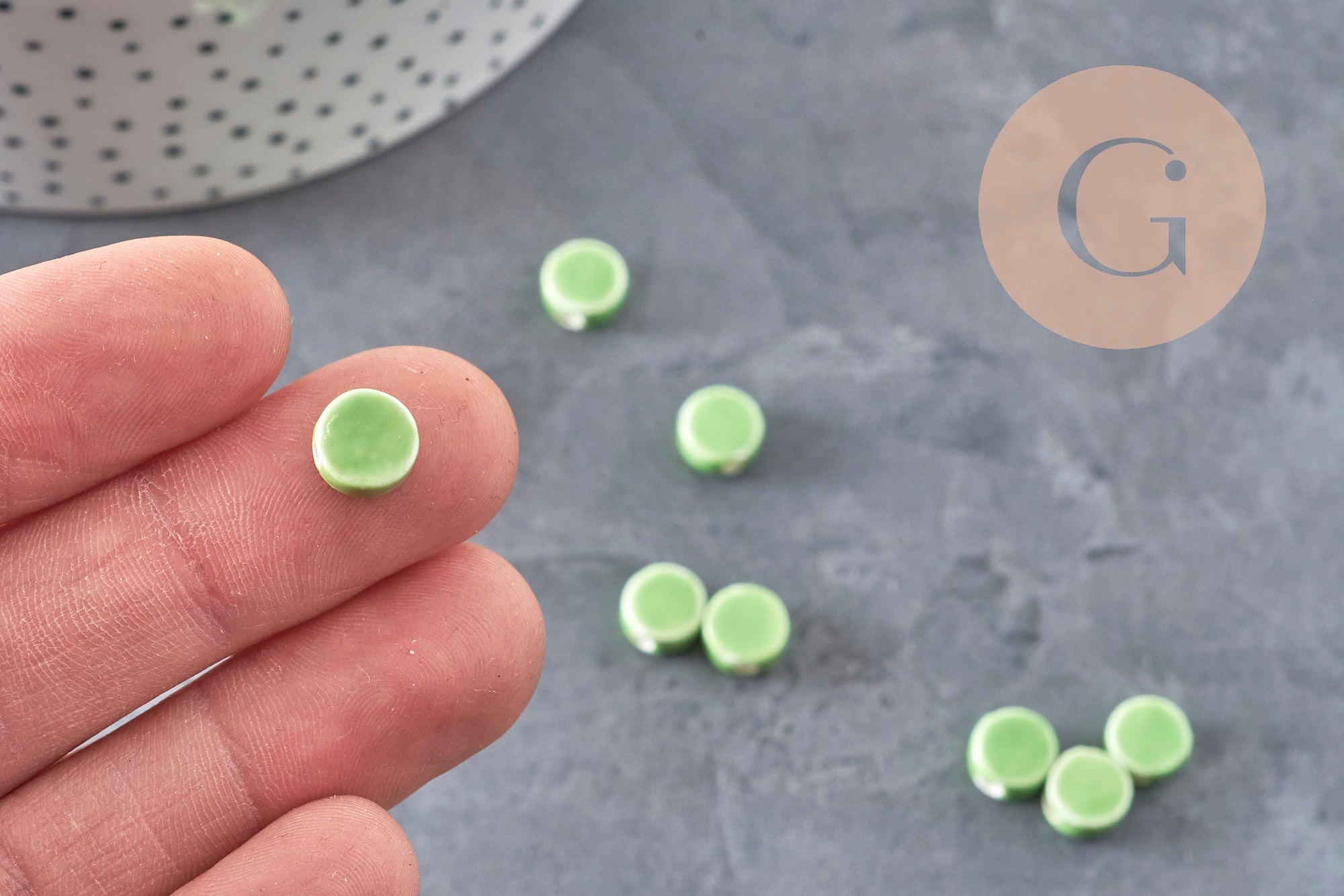 Perles porcelaine vert clair, perle céramique disque, verte,8mm, x10 (G4731)
