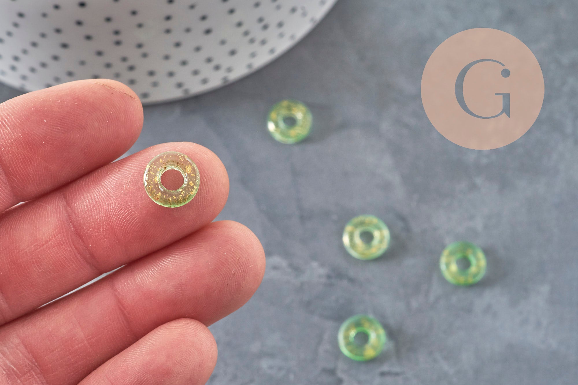 Colgante de donut de vidrio verde y pan de oro, un colgante de vidrio redondo para sus creaciones de joyería, 15x3 mm, x 10, G3300