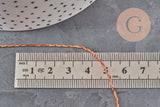 Chaîne forçat fine en laiton brut de 1mm mesurée sur une règle, idéale pour la création de bijoux DIY.
