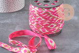 Bobine de ruban élastique rose de 16mm avec motif aztèque géométrique doré pour bijoux DIY bohème chic.