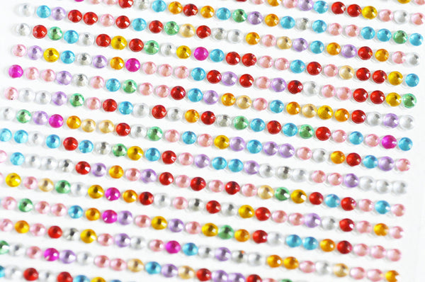 Strass rond plastique adhésifs colorés 3x2mm, x 1 feuille de 780 (G3392)