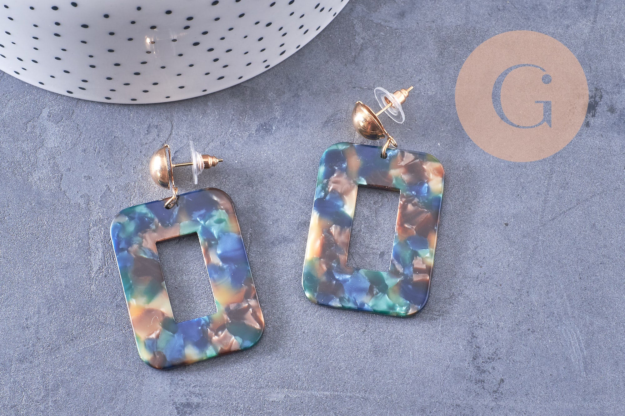 boucles pendantes rectangle résine zamac doré 55mm la paire (G0075)