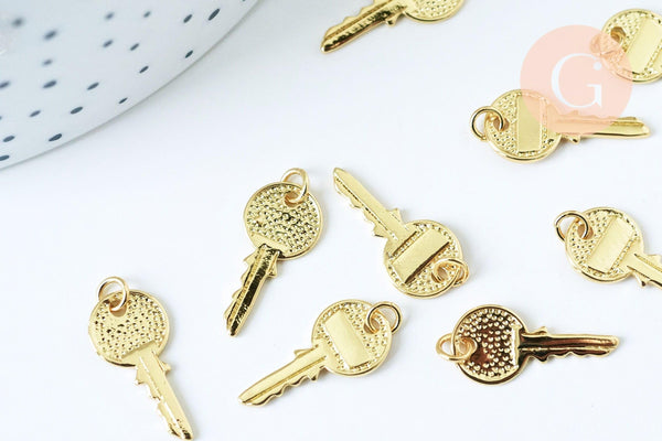 Pendentif breloque clef laiton doré 28.5mm, un pendentif d'amour pour création de bijou doré clé en laiton, x1 (G6173)