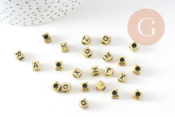 perle carré Lettre Alphabet plastique doré, plastique lettre,création bracelet mots,6mm, x 10Gr (G2097)