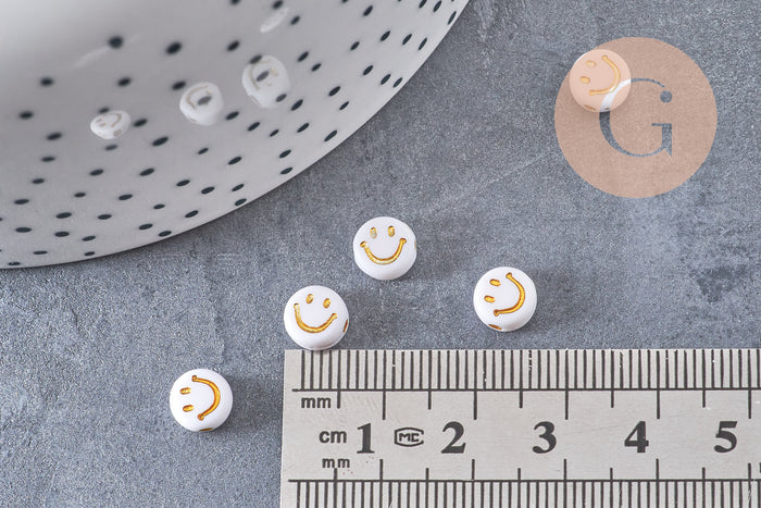 perle ronde smiley doré plastique blanc 7mm, x10 grammes (G4801)